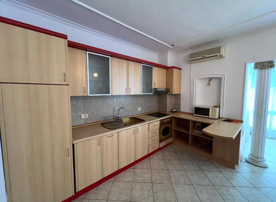 Tirane, jepet me qera apartament 2+1 Kati 8, 87 m² 600 € (RR e Kavajes)