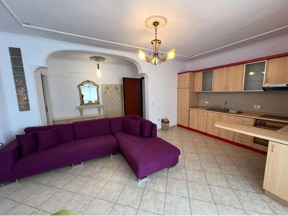 Tirane, jepet me qera apartament 2+1 Kati 8, 87 m² 600 € (RR e Kavajes)