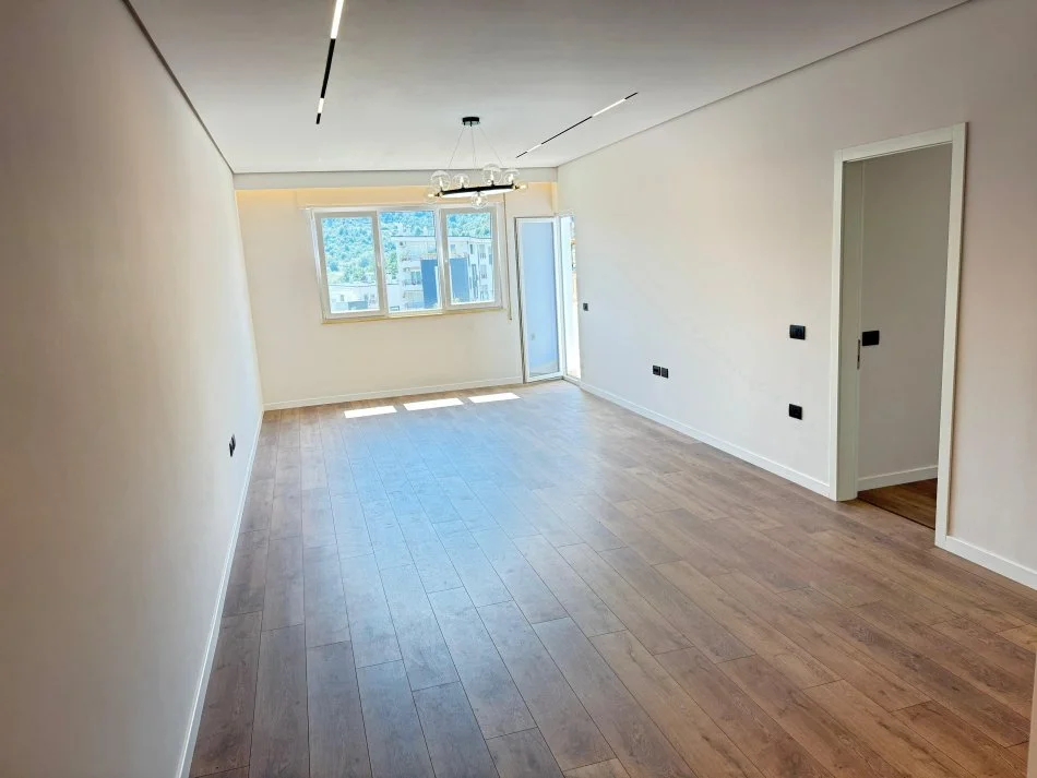 Tirane, shes apartament 2+1 Kati 5, 120 m² 230.000 € (Hamdi Sina,Liqeni i Thate)