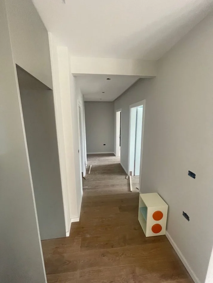 Tirane, shitet 2+1+Ballkon Kati 6, 100 m² 275.000 € (Komuna e Parisit)