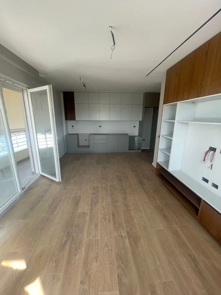 Tirane, shitet 2+1+Ballkon Kati 6, 100 m² 275.000 € (Komuna e Parisit)