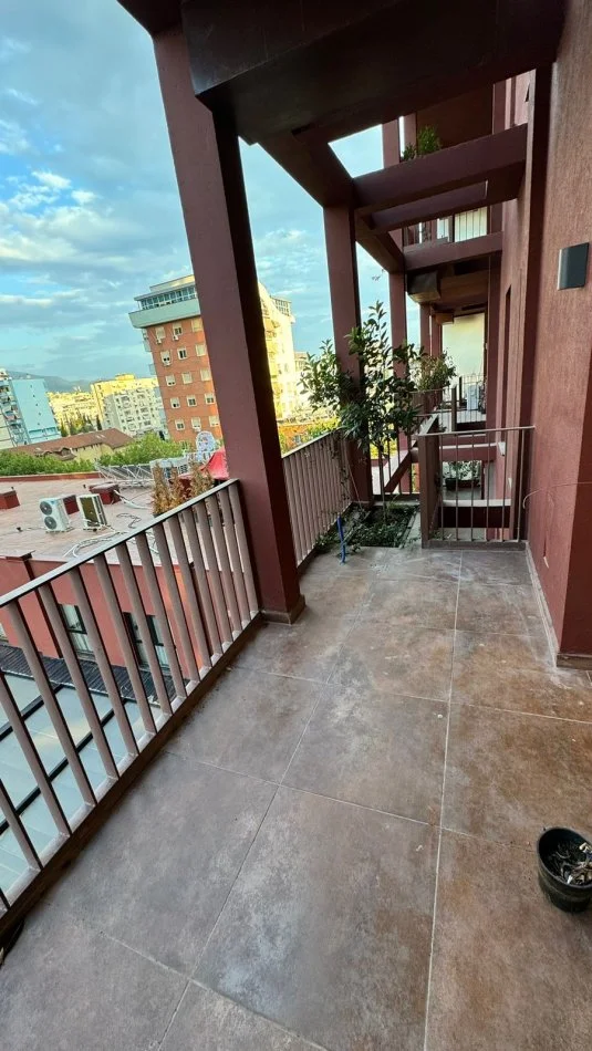 Tirane, shitet apartament 2+1+Ballkon Kati 5, 110 m² 258.000 € (ruga Kavajes, Tirana Garden Buildings)