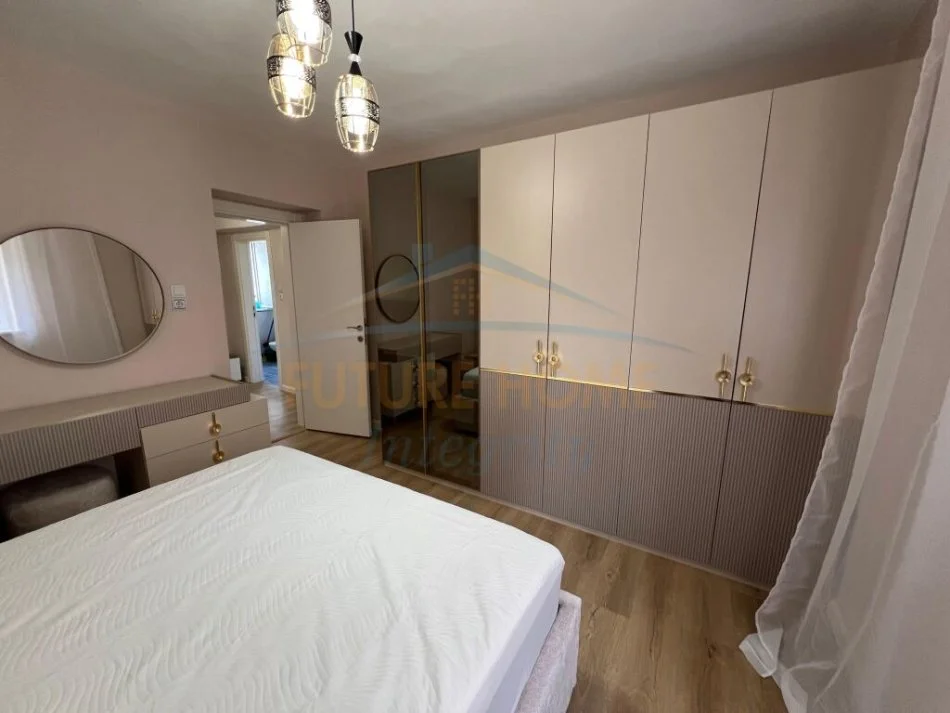 Tirane, jepet me qera apartament 1+1 ,  430 € (Rruga e Dibres)