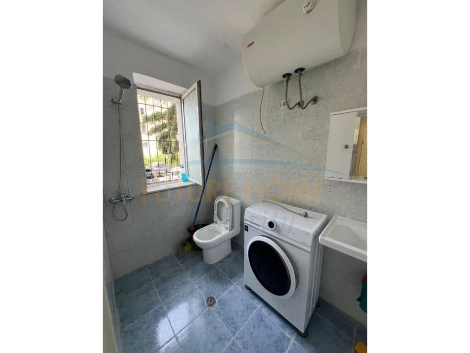 Tirane, jepet me qera apartament 1+1 ,  430 € (Rruga e Dibres)