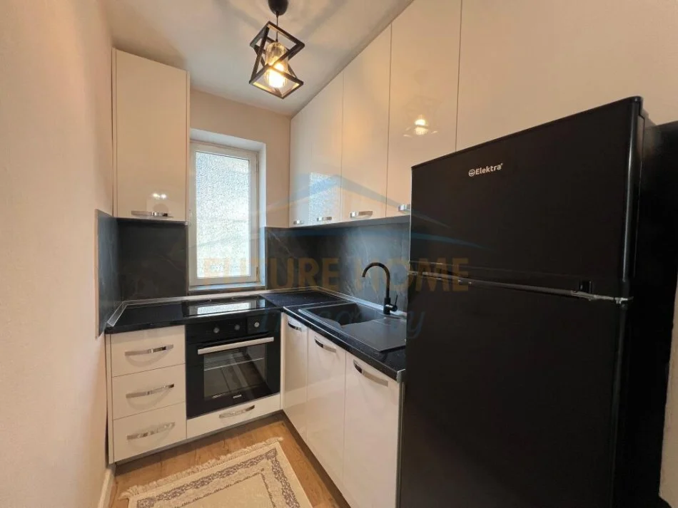 Tirane, jepet me qera apartament 1+1 ,  430 € (Rruga e Dibres)