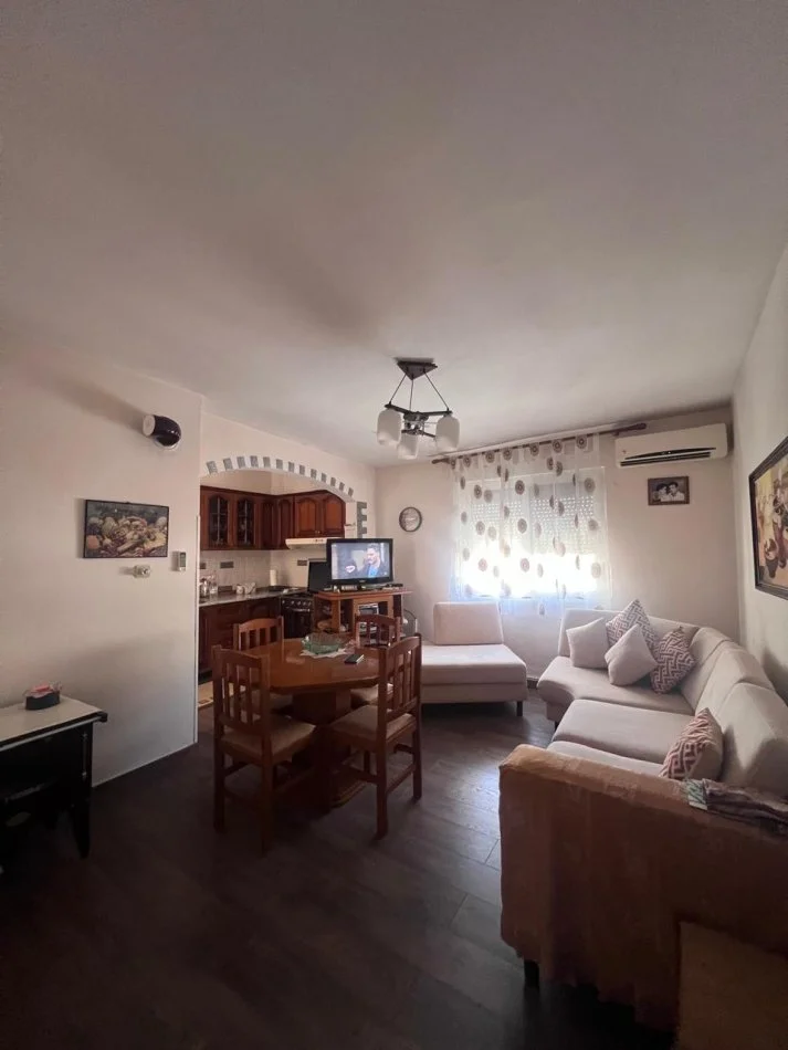 Durres, shitet apartament 1+1+Ballkon Kati 5, 67 m² 65.000 € (Lagjia . 6 prane shkolles Eftali Koci)