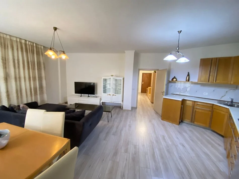 Tirane, jepet me qera apartament 1+1 Kati 2, 80 m² 600 € (Kopshti Zologjik)