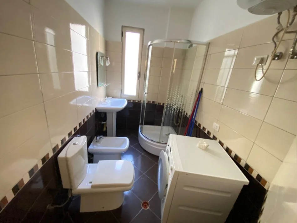 Tirane, jepet me qera apartament 1+1 Kati 2, 80 m² 600 € (Kopshti Zologjik)