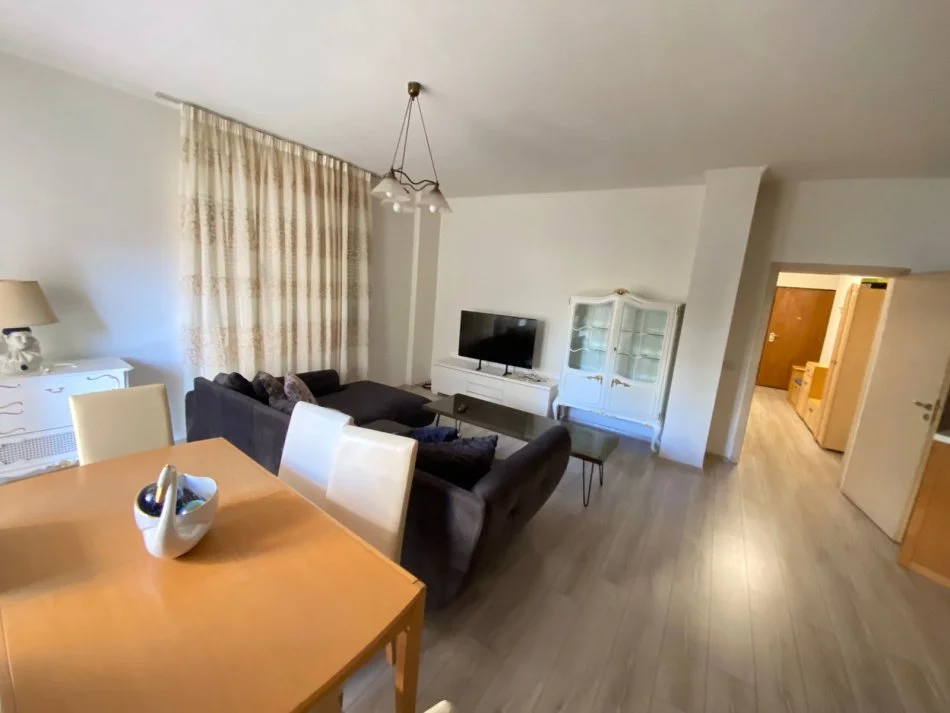 Tirane, jepet me qera apartament 1+1 Kati 2, 80 m² 600 € (Kopshti Zologjik)