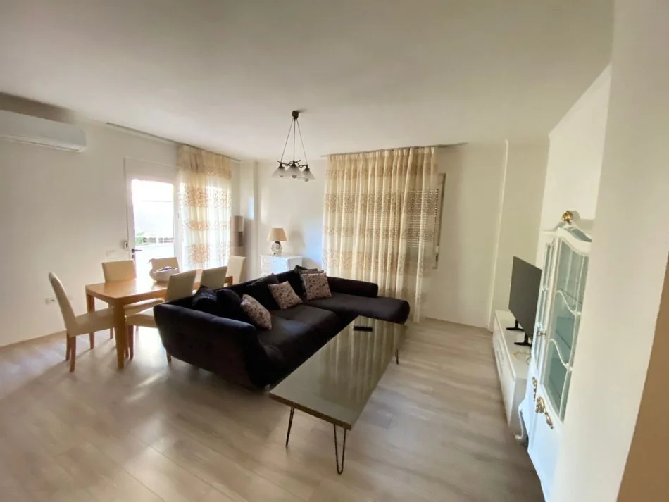 Tirane, jepet me qera apartament 1+1 Kati 2, 80 m² 600 € (Kopshti Zologjik)