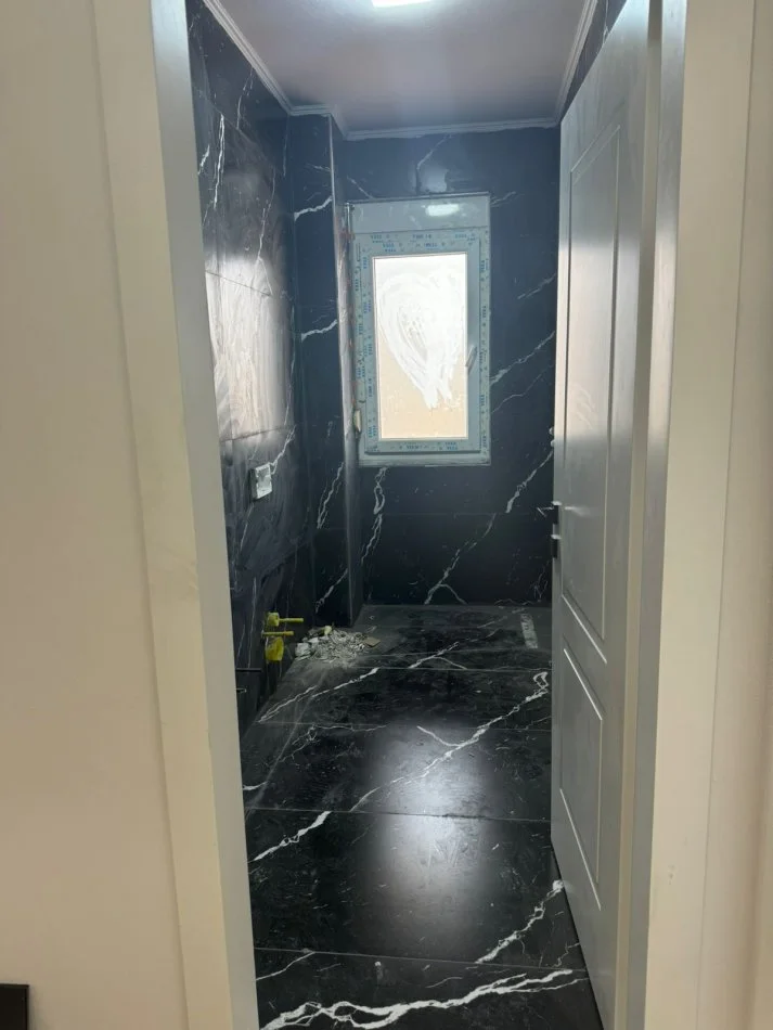 Tirane, shitet apartament 2+1+Ballkon Kati 3, 98 m² 180.000 € (kopshi botanik)