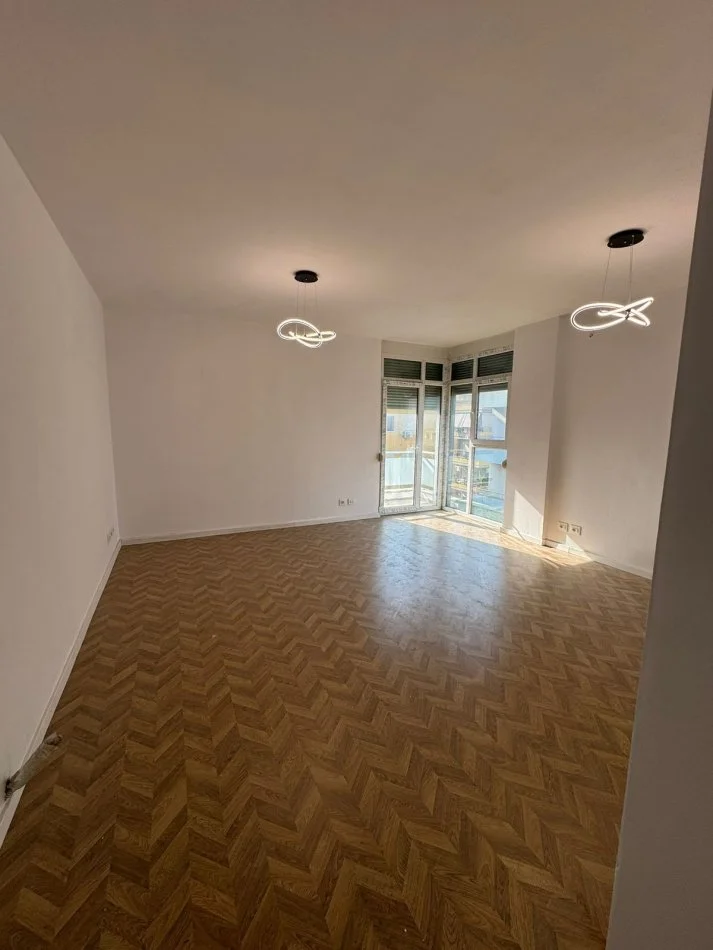 Tirane, shitet apartament 2+1+Ballkon Kati 3, 98 m² 180.000 € (kopshi botanik)