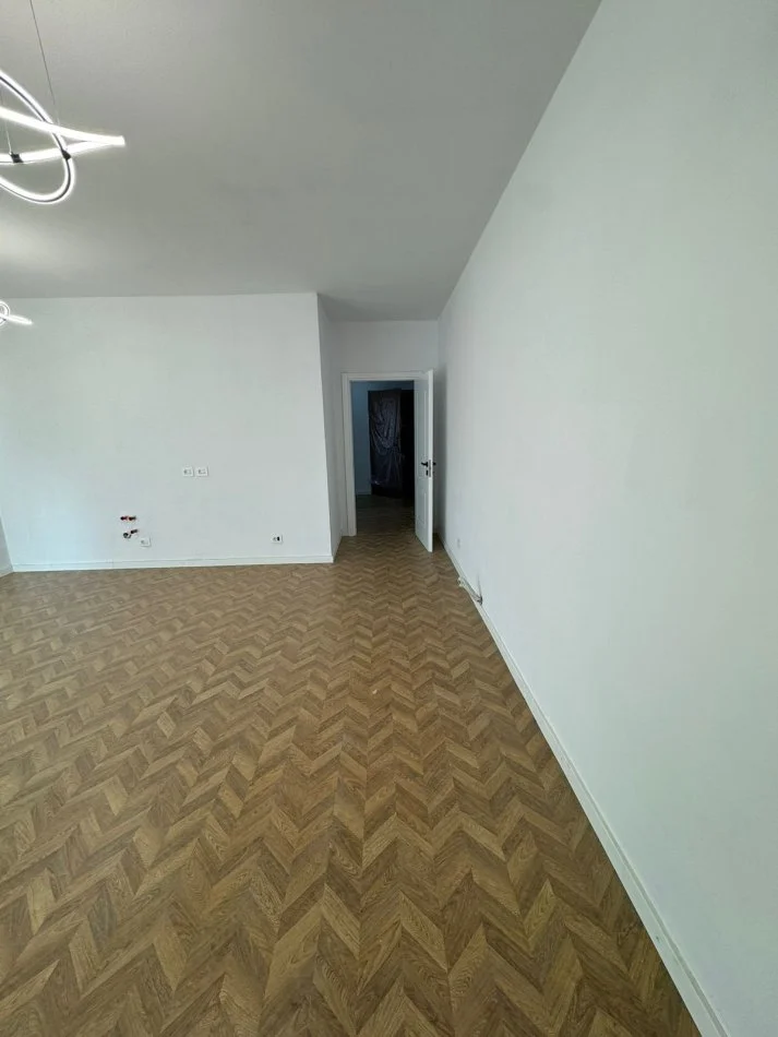 Tirane, shitet apartament 2+1+Ballkon Kati 3, 98 m² 180.000 € (kopshi botanik)