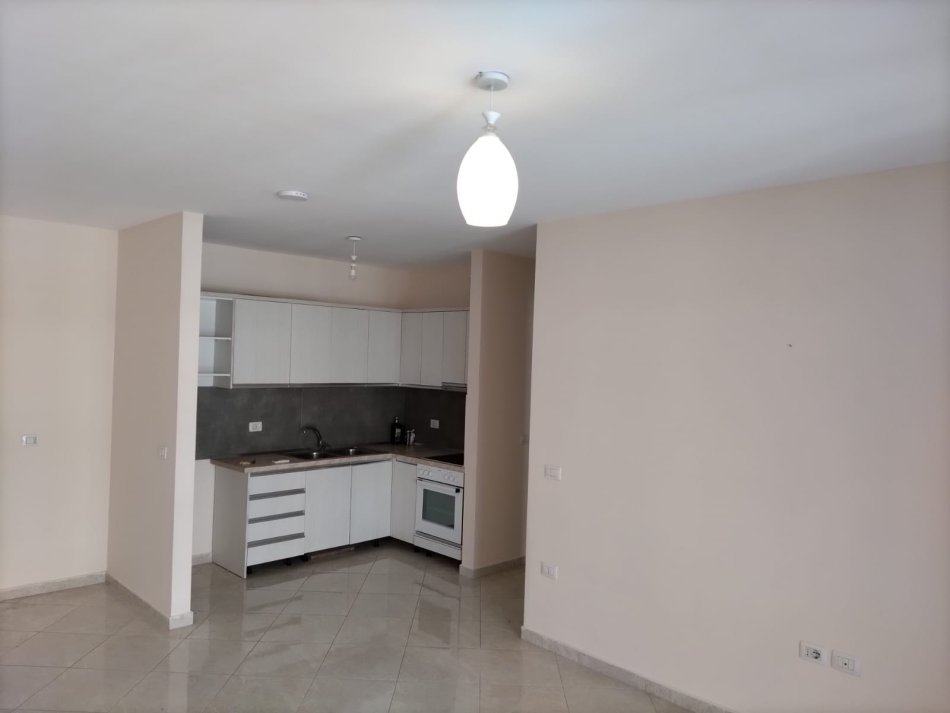 Tirane, jap me qera apartament Kati 3, 2+1+2,90 m² 550 € (Don Bosko,Kompleksi Fiori di Bosko)