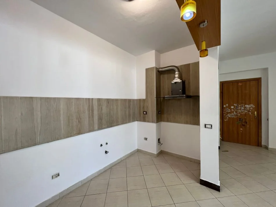 Tirane, shitet apartament 2+1 Kati 11, 117 m² 170.000 € (Parku)