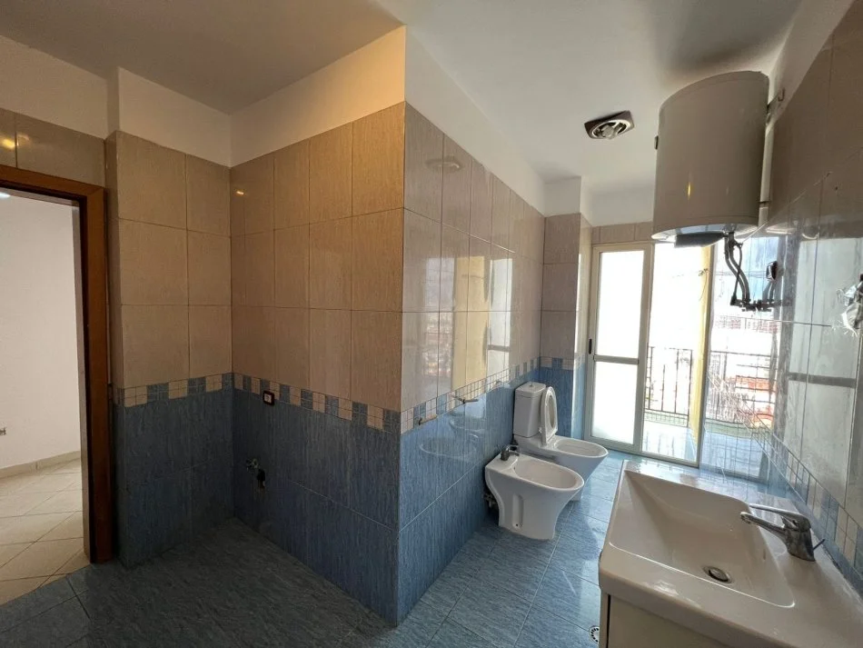 Tirane, shitet apartament 2+1 Kati 11, 117 m² 170.000 € (Parku)