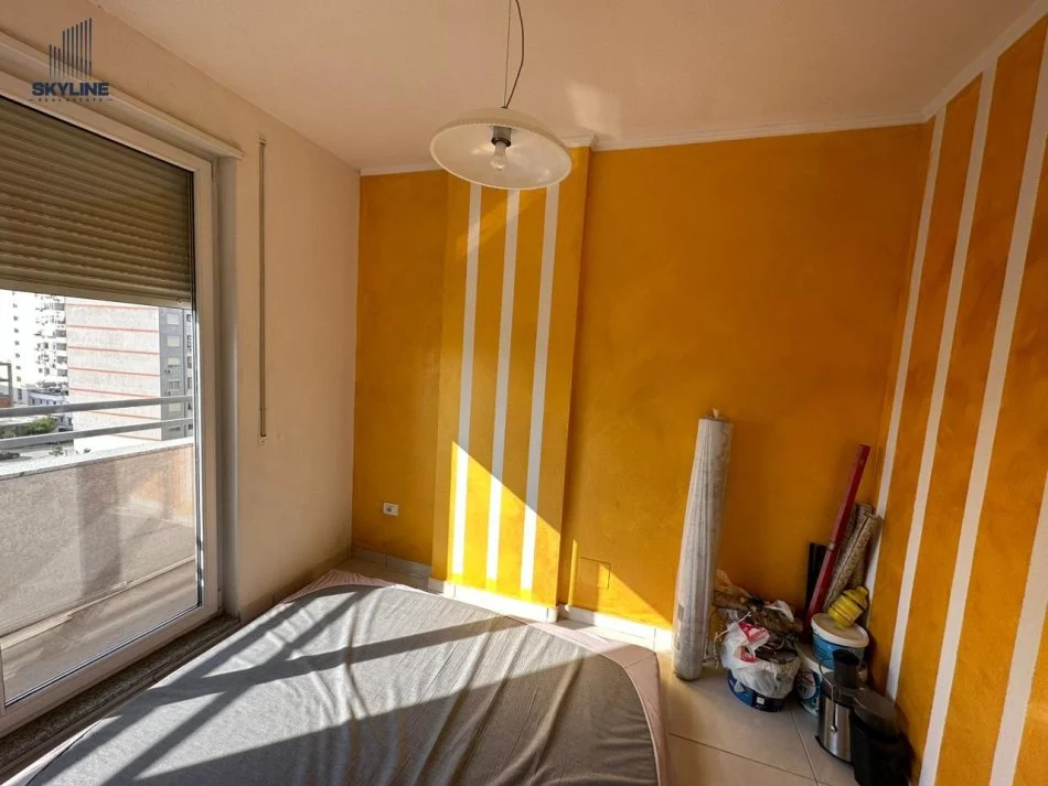 Tirane, jepet me qera apartament 2+1+Ballkon Kati 5, 500 € 