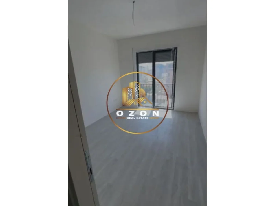 Shitet Super Apartament 2+1 Tek Fusha e Aviacionit!