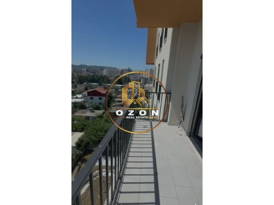 Shitet Super Apartament 2+1 Tek Fusha e Aviacionit!