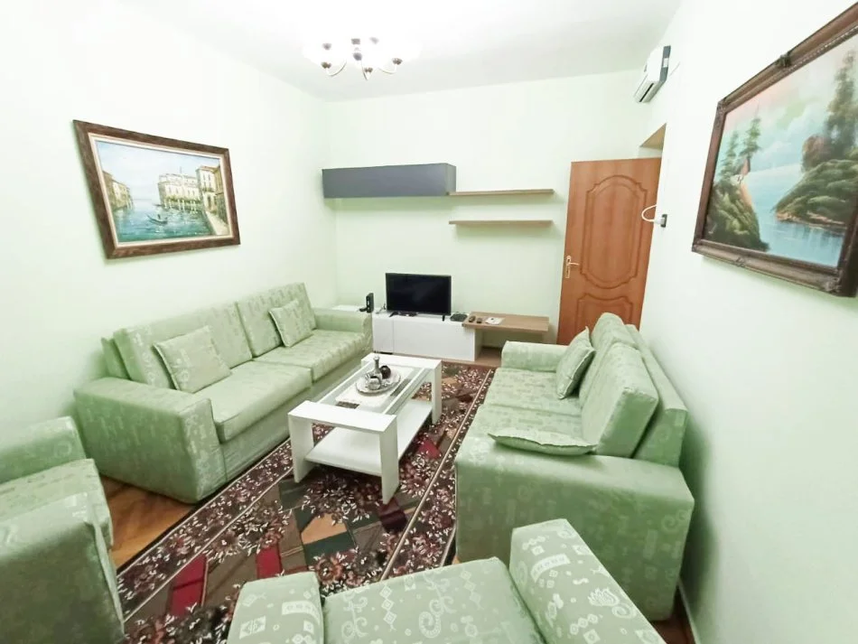 Tirane, jepet me qera apartament 2+1 Kati 2, 90 m² 650 € (stadiumi dinamo)