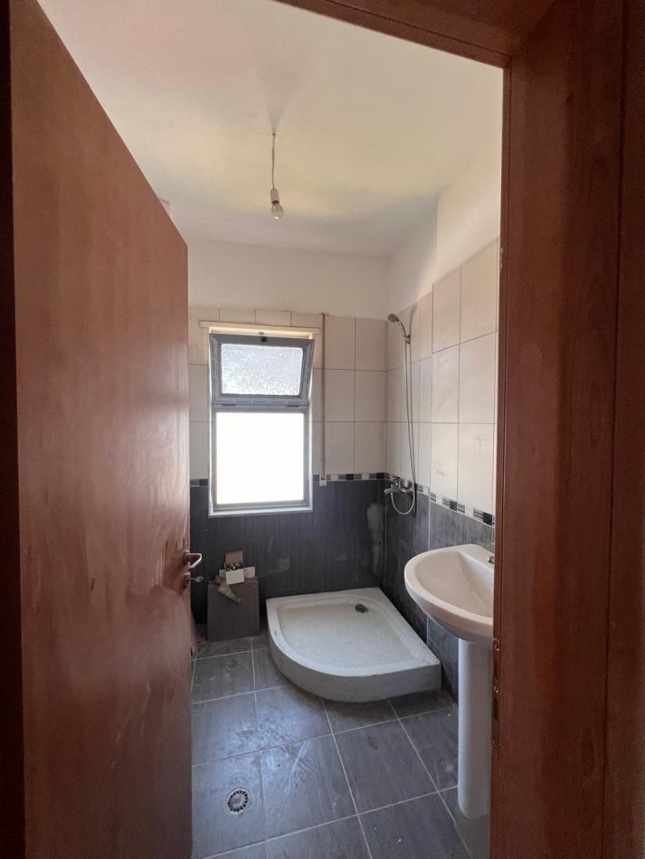 Durres, shitet apartament 2+1+Aneks+Ballkon Kati 5, 98 m² 80.000 € (Te spitali)