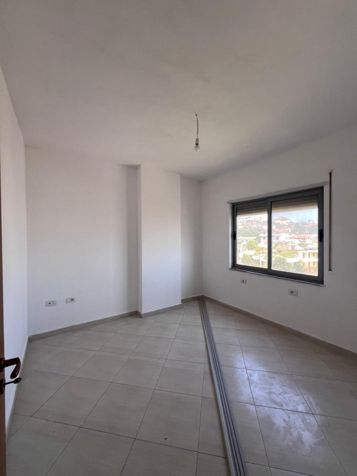 Durres, shitet apartament 2+1+Aneks+Ballkon Kati 5, 98 m² 80.000 € (Te spitali)