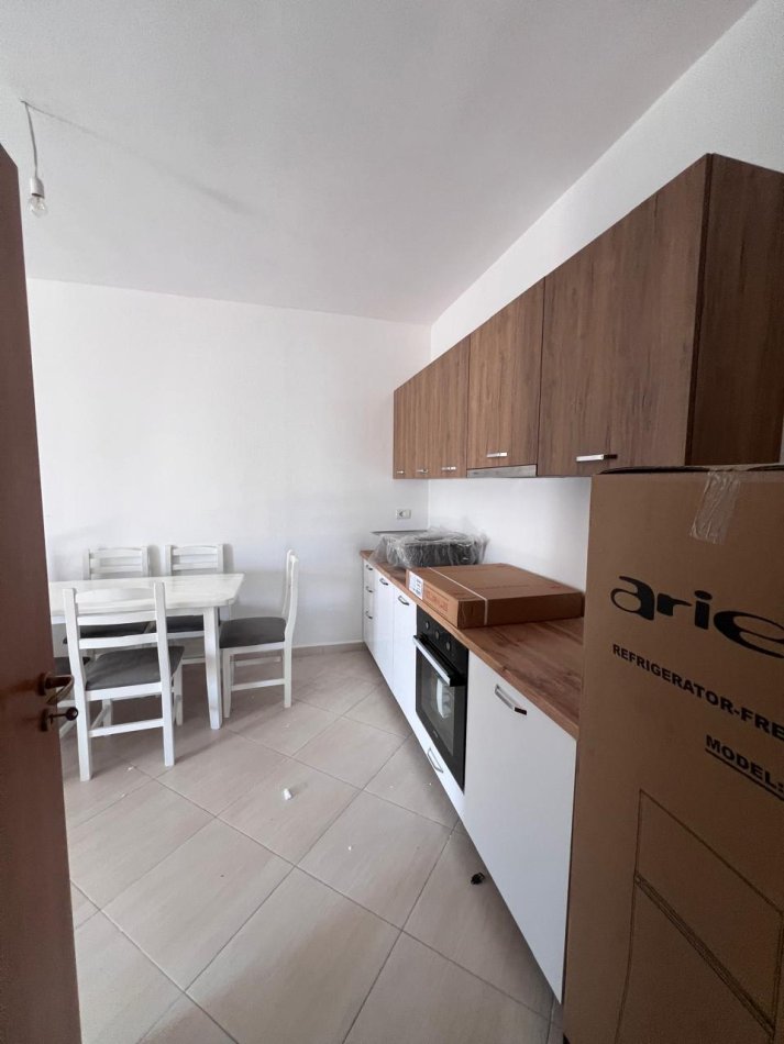 Durres, shitet apartament 2+1+Aneks+Ballkon Kati 5, 98 m² 80.000 € (Te spitali)
