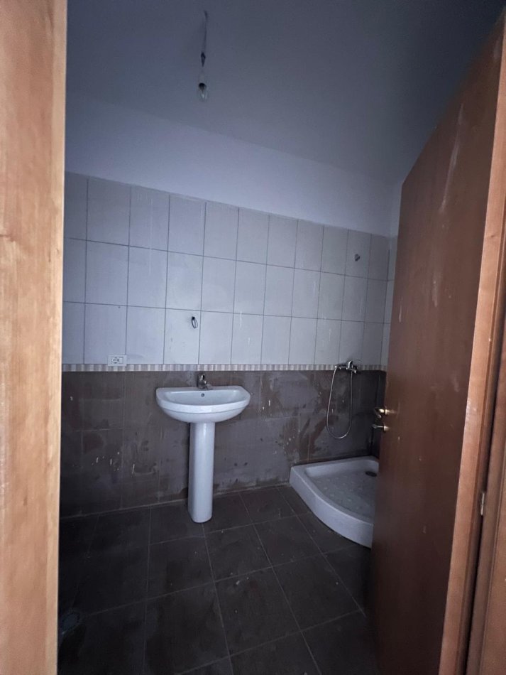 Durres, shitet apartament 2+1+Aneks+Ballkon Kati 5, 98 m² 80.000 € (Te spitali)