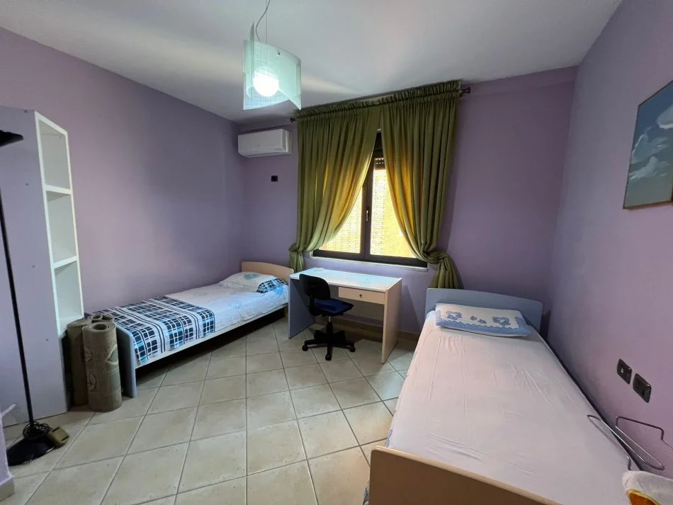 Tirane, jepet me qera apartament 2+1+Ballkon Kati 6, 110 m² 900 € (Rruga Qemal Stafa)