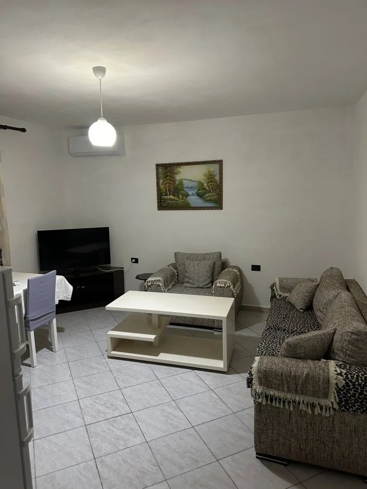 Tirane, jepet me qera apartament 1+1 Kati 1, 65 m² 450 € (komuna parisit)