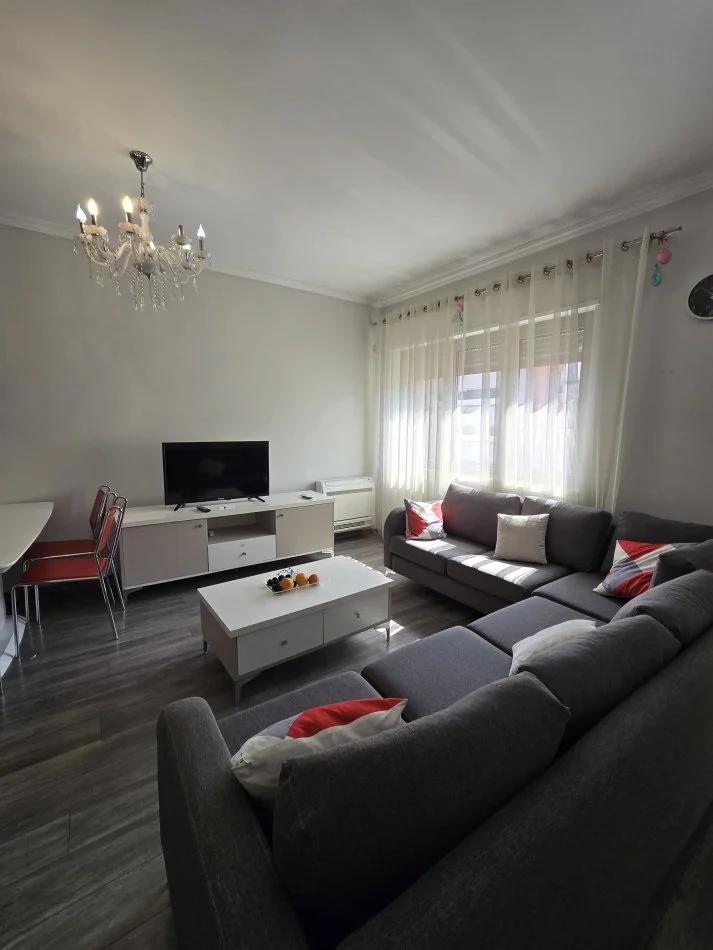Tirane, jepet me qera apartament 3+1 Kati 7, 140 m² 1.100 € (Delijorgji)