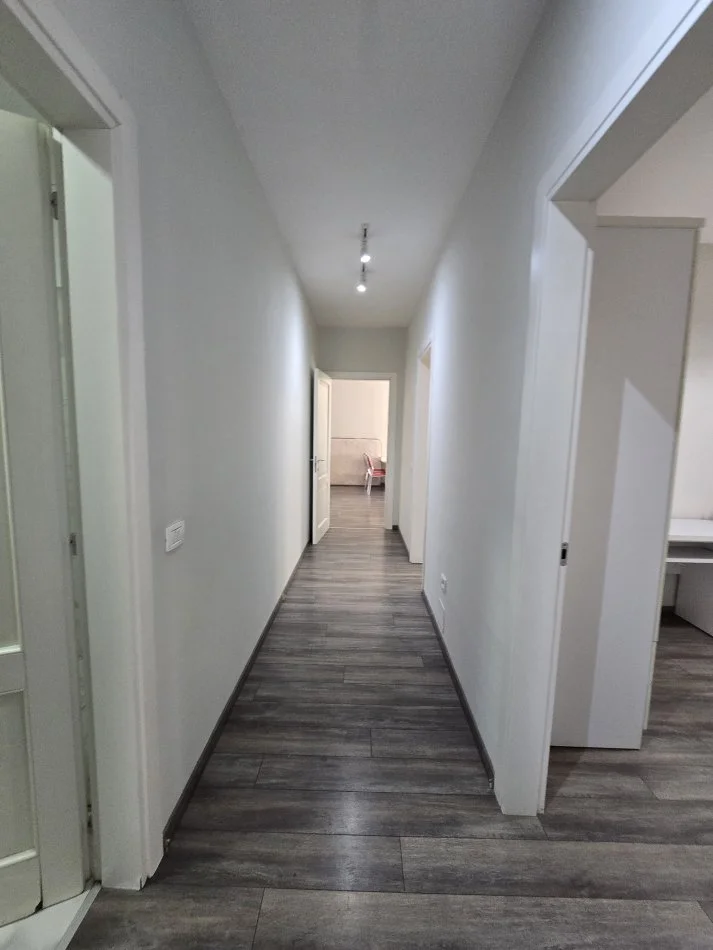 Tirane, jepet me qera apartament 3+1 Kati 7, 140 m² 1.100 € (Delijorgji)