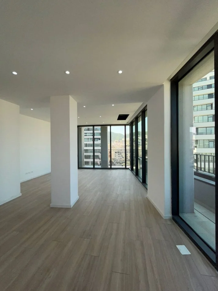 Tirane, jepet me qera apartament 2+1 Kati 9, 124 m² 1.200 € (Lake View)