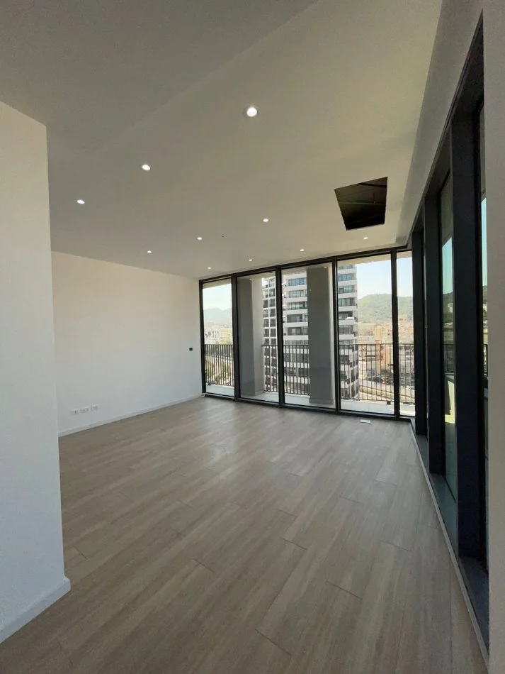 Tirane, jepet me qera apartament 2+1 Kati 9, 124 m² 1.200 € (Lake View)