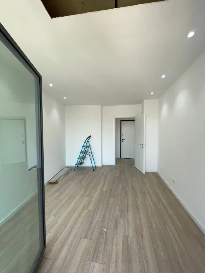 Tirane, jepet me qera apartament 2+1 Kati 9, 124 m² 1.200 € (Lake View)