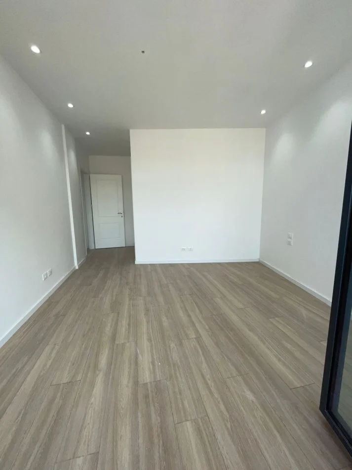 Tirane, jepet me qera apartament 2+1 Kati 9, 124 m² 1.200 € (Lake View)