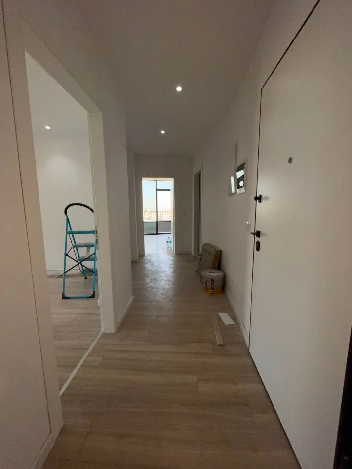 Tirane, jepet me qera apartament 2+1 Kati 9, 124 m² 1.200 € (Lake View)