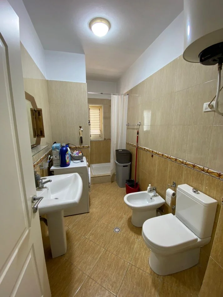 Tirane, jepet me qera apartament 2+1+Aneks+Ballkon Kati 6, 115 m² 670 € 
