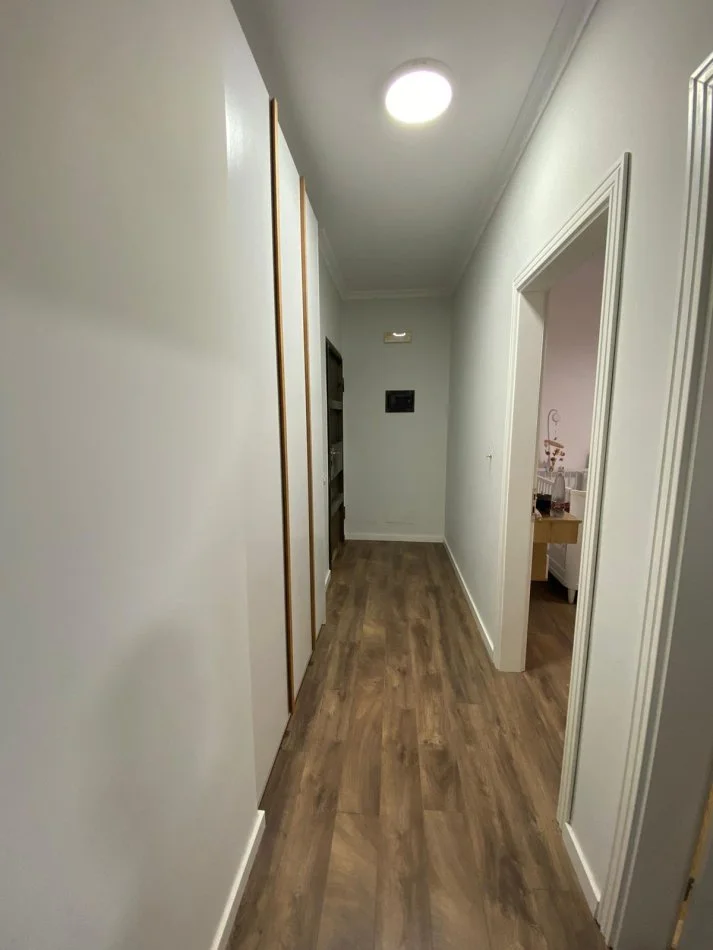 Tirane, jepet me qera apartament 2+1 Kati 5, 115 m² 670 € (Komuna e Parisit)