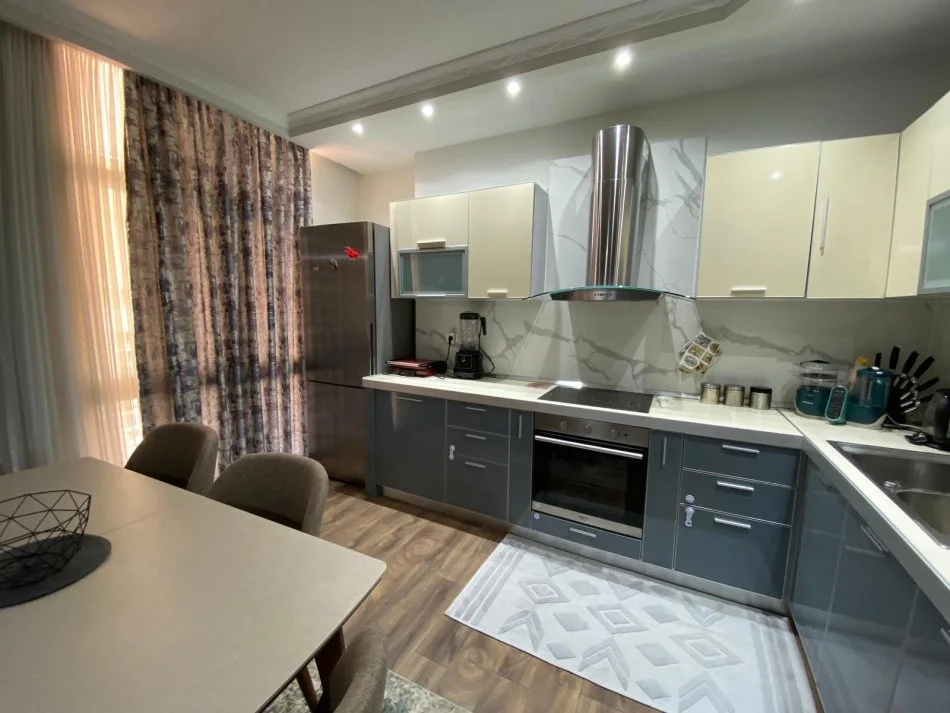 Tirane, jepet me qera apartament 2+1 Kati 5, 115 m² 670 € (Komuna e Parisit)