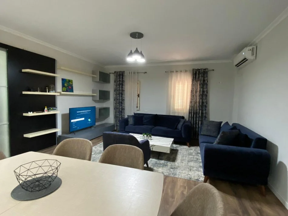 Tirane, jepet me qera apartament 2+1 Kati 5, 115 m² 670 € (Komuna e Parisit)