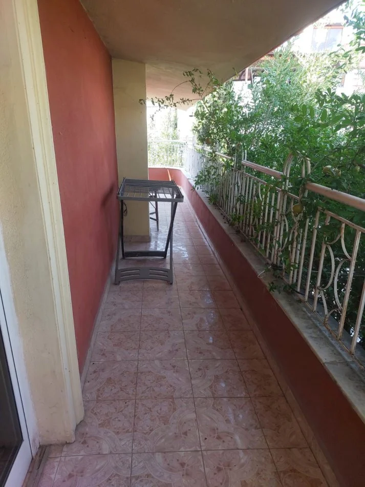 Tirane, Apartament 2+1 me qira Kati 3, 132 m² 55 000 ALL  ( Komuna e Parisit )