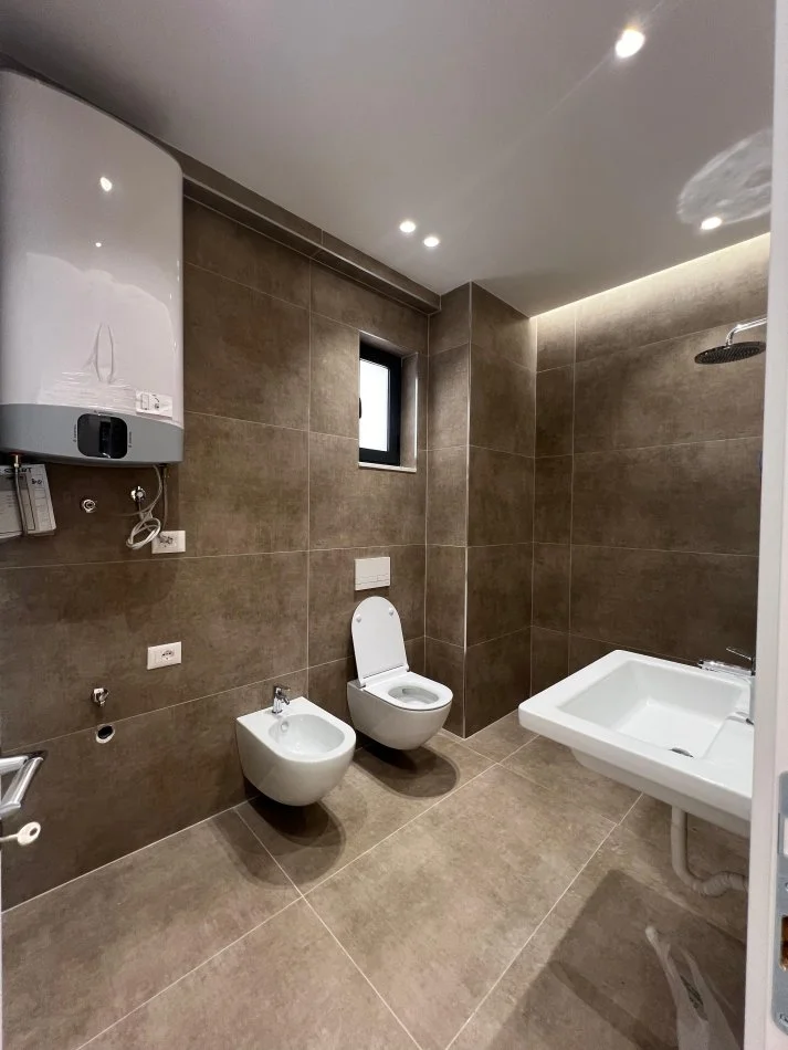 Tirane, shes apartament 2+1+Aneks+Ballkon Kati 3, 103 m² (Porcelan)