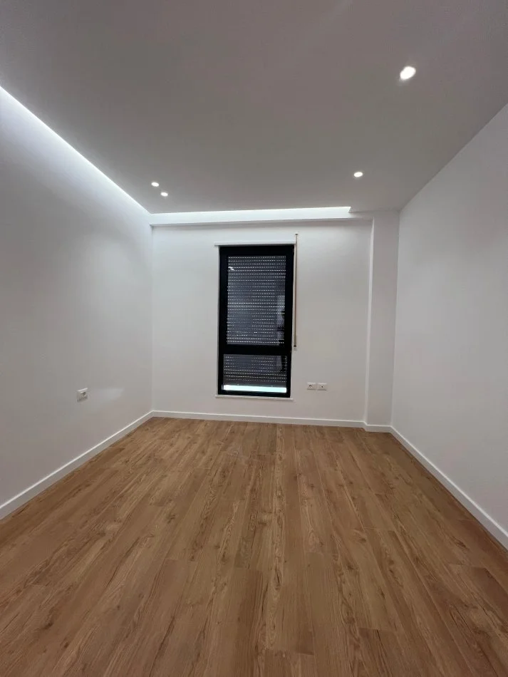 Tirane, shes apartament 2+1+Aneks+Ballkon Kati 3, 103 m² (Porcelan)
