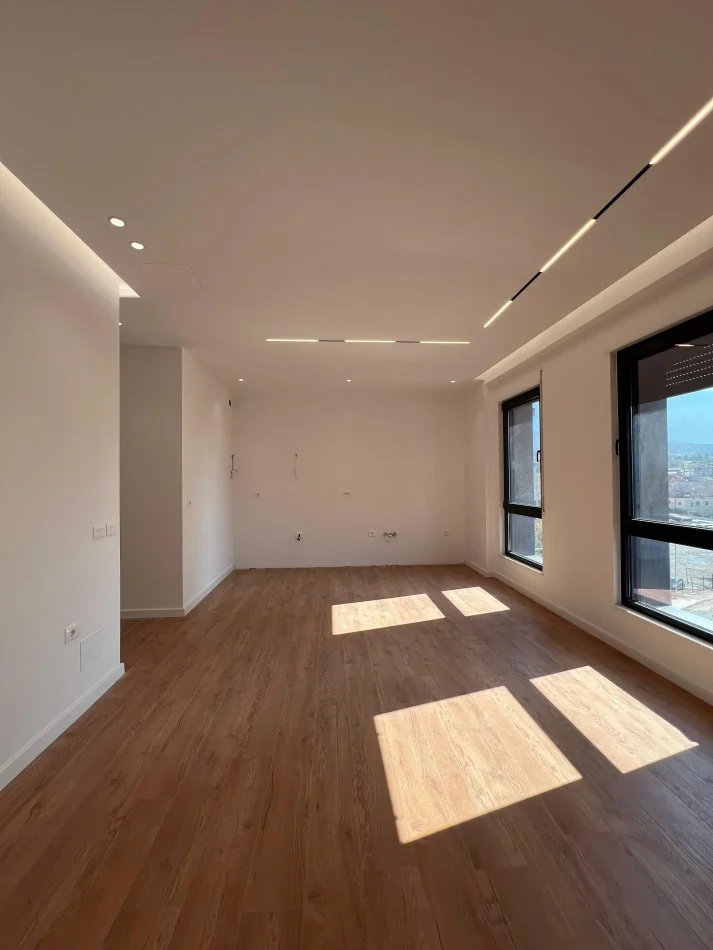 Tirane, shes apartament 2+1+Aneks+Ballkon Kati 3, 103 m² (Porcelan)