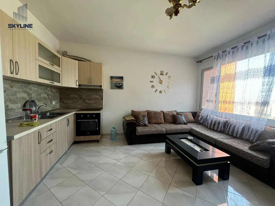 Tirane, jepet me qera 1+1 Kati 8, 350 € 