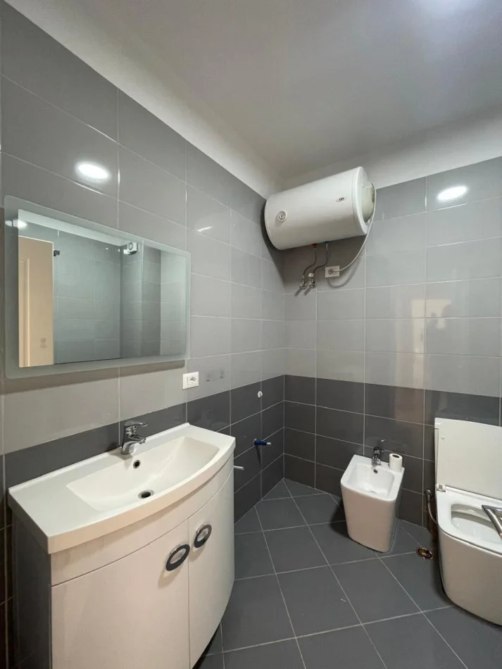 Tirane, jepet me qera apartament 2+1 Kati 6, 98 m² 600 € (karl gega)