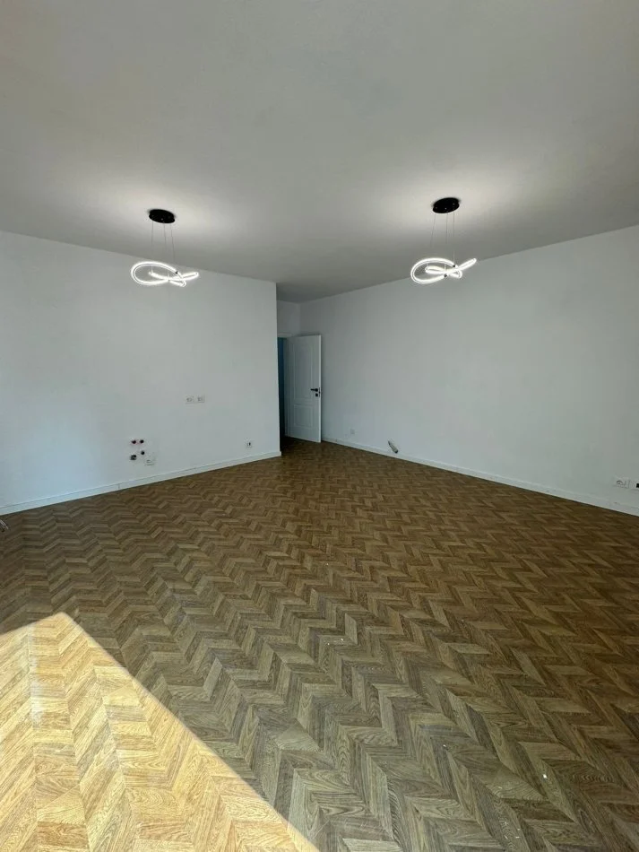 Tirane, shes apartament 2+1+Ballkon Kati 3, 100 m² 180.000 € (KODRA E DIELLIT)