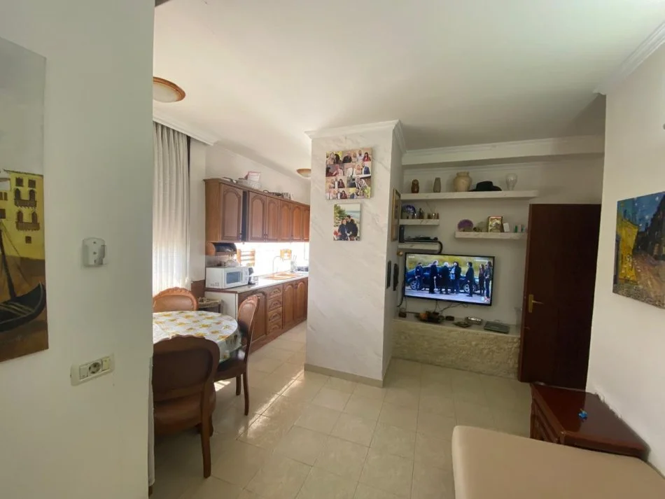 Tirane, shitet apartament 2+1 Kati 9, 80 m² 180.000 € 