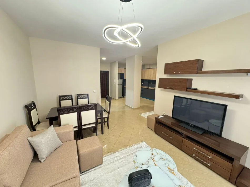 Tirane, shitet apartament 2+1+Ballkon Kati 3, 102 m² 132.000 € (UNAZA RE PRANE KOMPLEKSIT MOLLA)